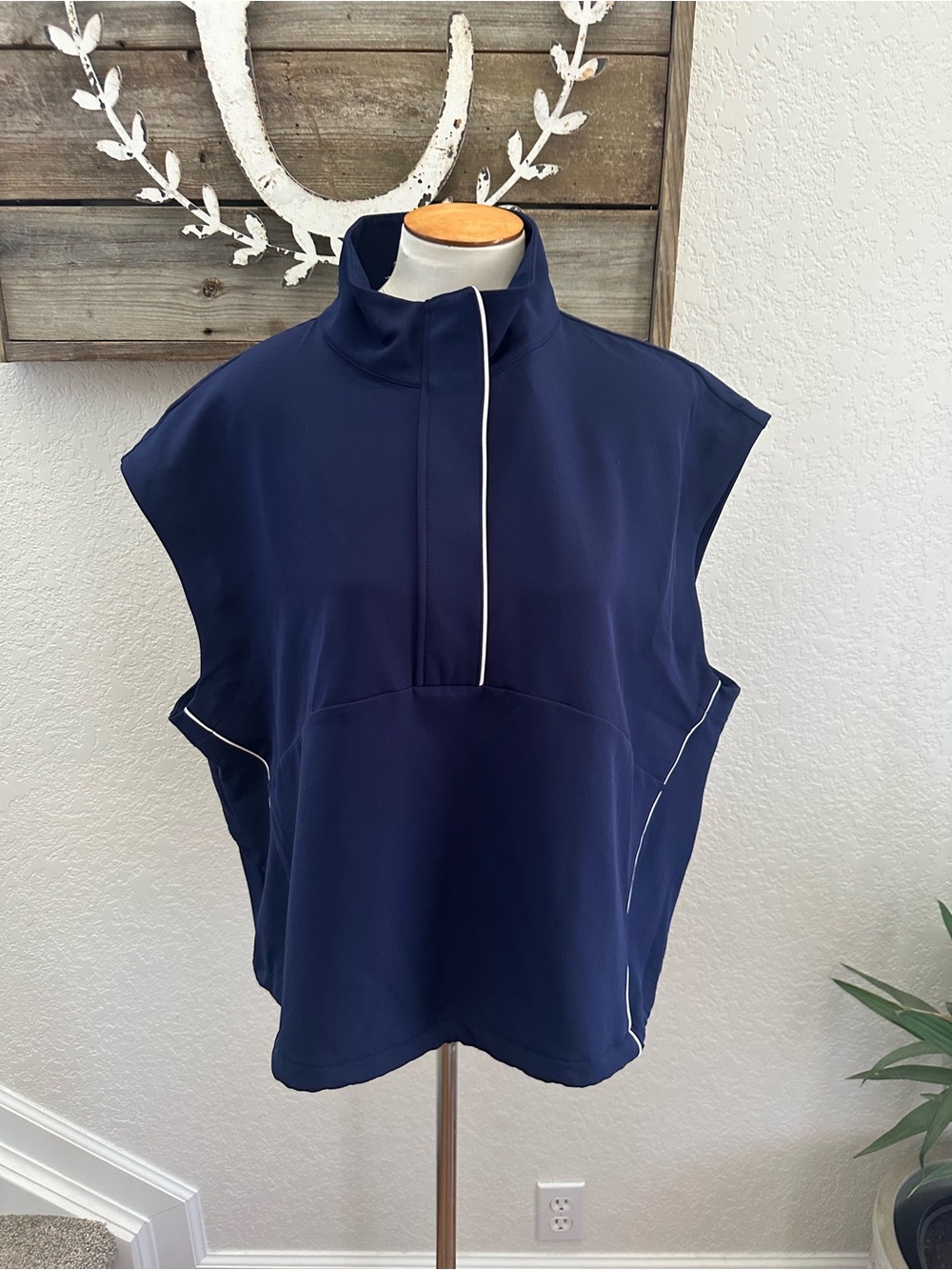 Navy Sleeveless Funnel Neck Quarter Zip Top with Contrast Piping size XXL NWT